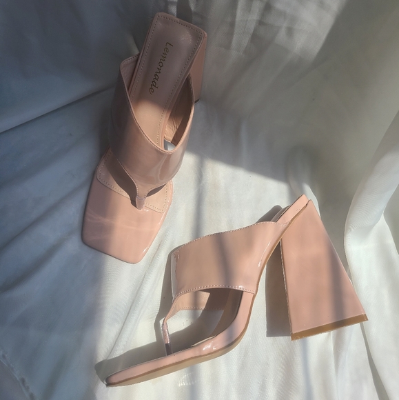 🚨FEW PAIRS LEFT// Nude thong block heel - Picture 6 of 6
